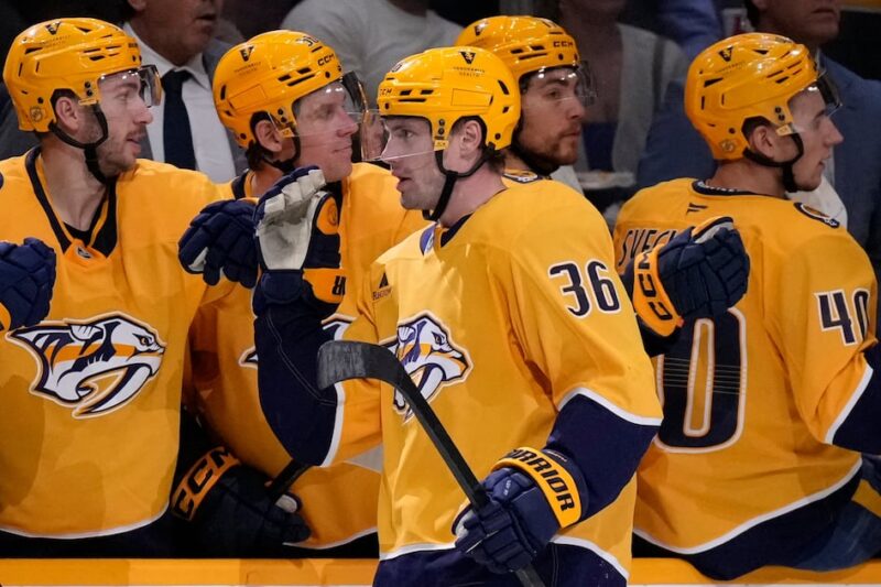Golden Knights acquire forward Smith from Predators
