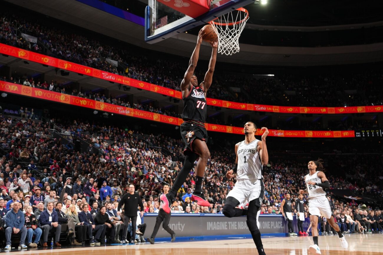 Star rookie VJ Edgecombe left Tuesday's game early