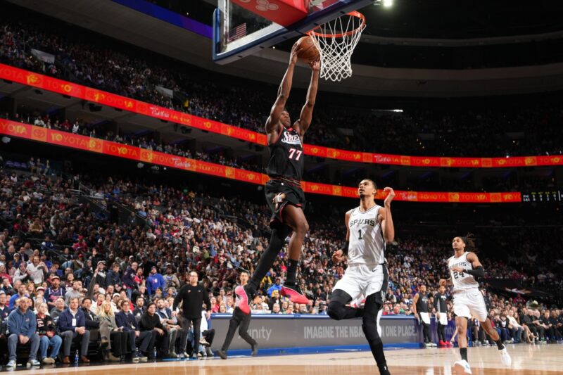 Star rookie VJ Edgecombe left Tuesday’s game early